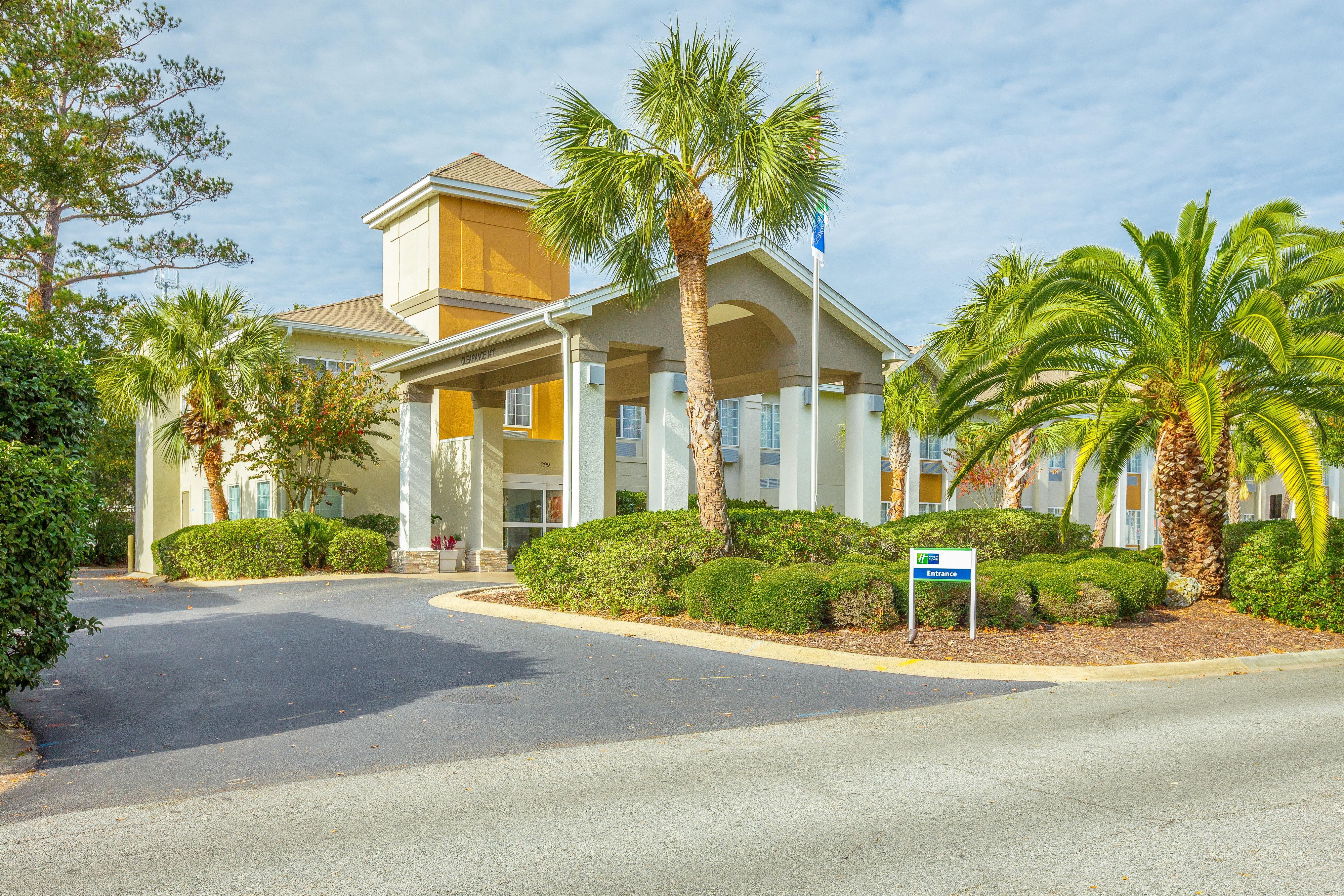 Holiday Inn Express Saint Simons Island, An Ihg Hotel St. Simons Island Exterior photo