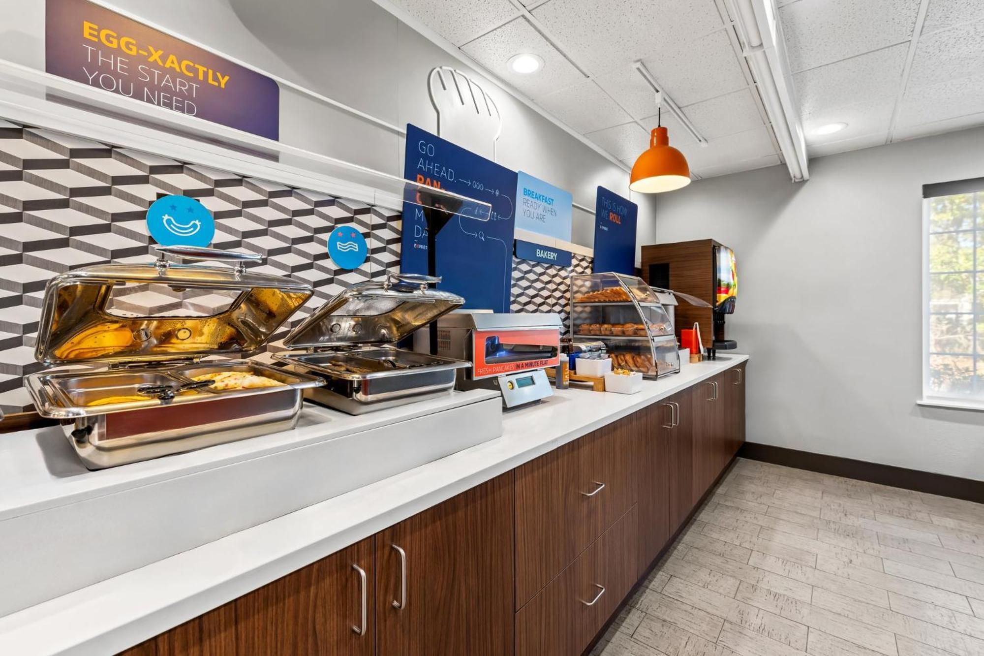 Holiday Inn Express Saint Simons Island By Ihg St. Simons Island Exterior photo