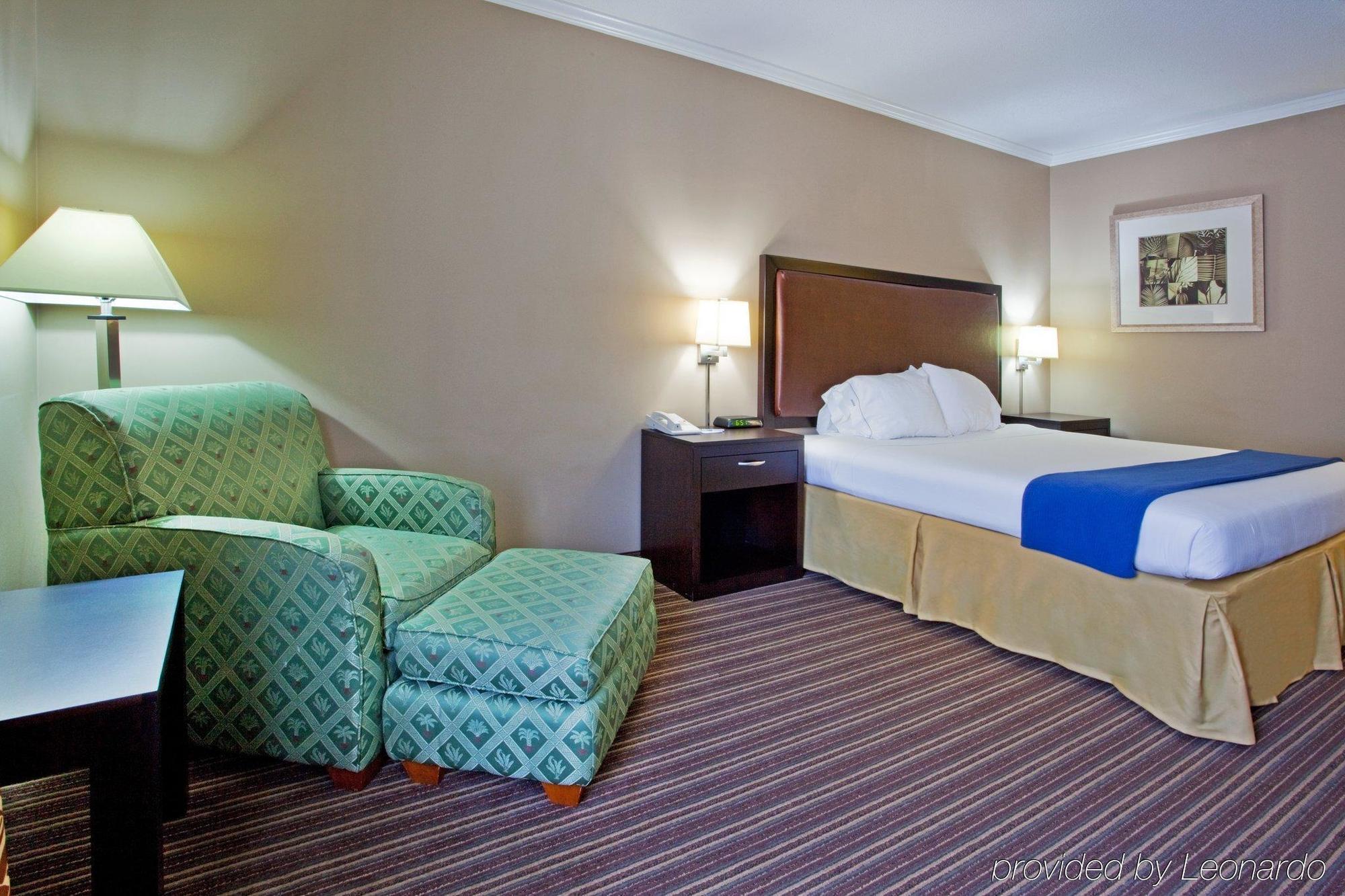 Holiday Inn Express Saint Simons Island, An Ihg Hotel St. Simons Island Room photo